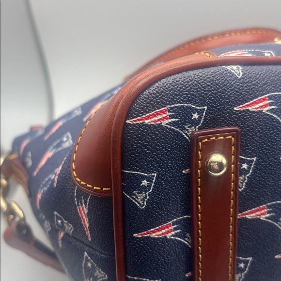 Dooney & Bourke NFL New England Patriots Charli Satchel, excellent condition - Picture 8 of 14